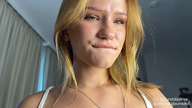 lxsundollyxl online show from March 26, 4:18 am