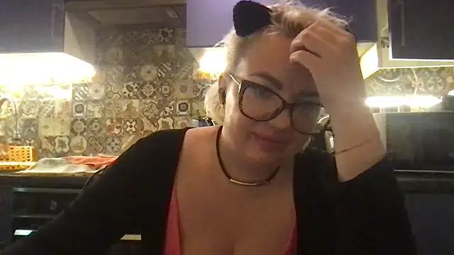 Snapshot of Oksi494 chatting on February 6, 7:50 pm Oksi494 online show from February 6, 7:50 pm