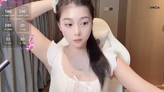 Snapshot of Makinghappymyself_ chatting on November 17, 12:33 pm Makinghappymyself online show from November 17, 12:33 pm