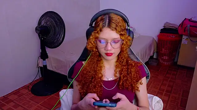 Snapshot of Birdie_0 chatting on September 23, 1:41 am Birdie 0 online show from September 23, 1:41 am