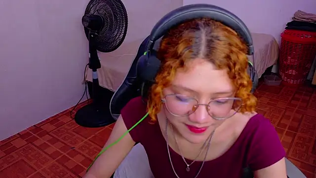 Snapshot of Birdie_0 chatting on September 23, 2:20 pm Birdie 0 online show from September 23, 2:20 pm