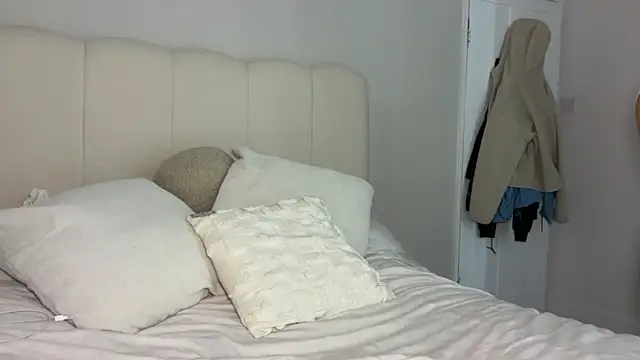 Snapshot of KayleeBella chatting on October 26, 6:03 pm KayleeBella online show from October 26, 6:03 pm