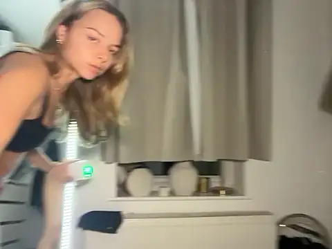 Snapshot of KayleeBella chatting on November 10, 9:25 pm KayleeBella online show from November 10, 9:25 pm