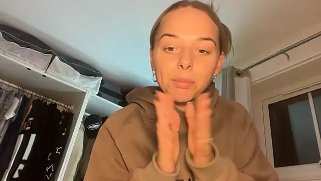 Snapshot of KayleeBella chatting on November 21, 5:11 pm KayleeBella online show from November 21, 5:11 pm