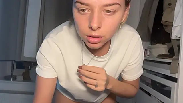 Snapshot of KayleeBella chatting on November 30, 5:39 pm KayleeBella online show from November 30, 5:39 pm