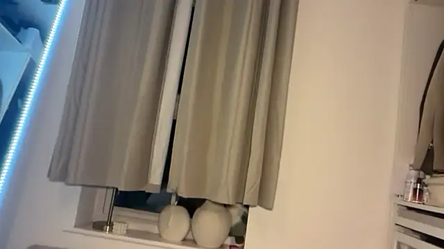 Snapshot of KayleeBella chatting on December 5, 5:31 pm KayleeBella online show from December 5, 5:31 pm