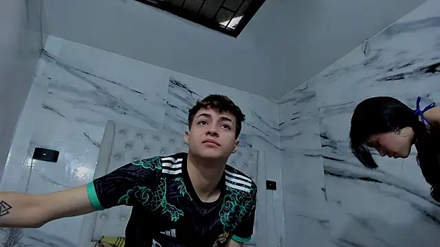 Ari and Storm online show from December 5, 1:42 pm