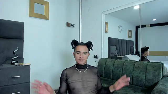 Snapshot of LiamDeep chatting on September 11, 10:10 pm LiamDeep online show from September 11, 10:10 pm