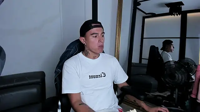 Snapshot of LiamDeep chatting on October 8, 8:17 pm LiamDeep online show from October 8, 8:17 pm