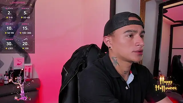 Snapshot of LiamDeep chatting on October 11, 8:18 pm LiamDeep online show from October 11, 8:18 pm