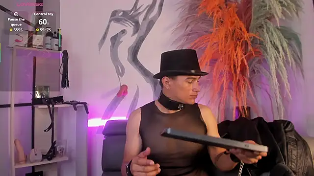 Snapshot of LiamDeep chatting on October 31, 8:43 pm LiamDeep online show from October 31, 8:43 pm