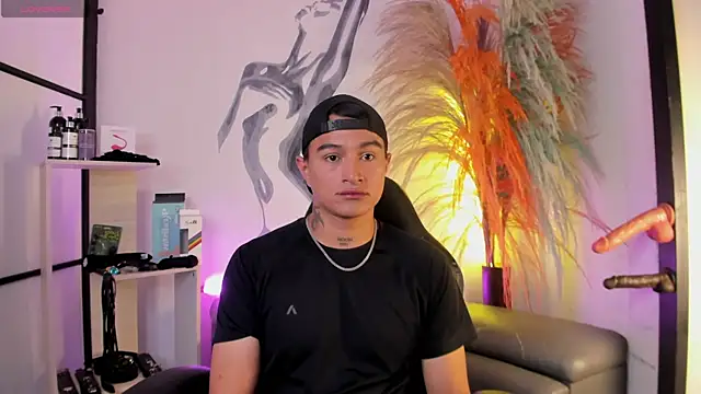 Snapshot of LiamDeep chatting on November 1, 8:22 pm LiamDeep online show from November 1, 8:22 pm