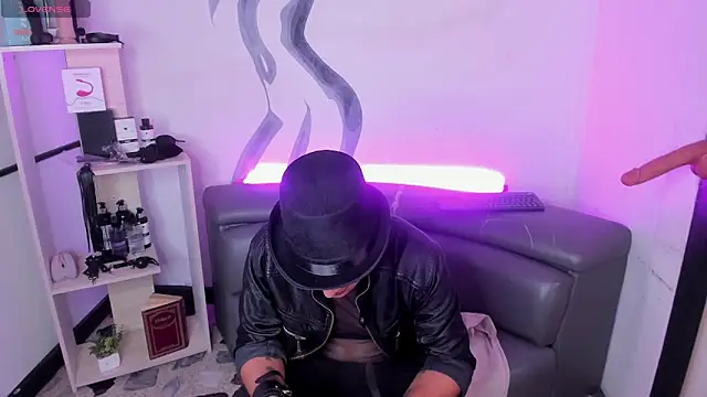 Snapshot of LiamDeep chatting on November 5, 8:31 pm LiamDeep online show from November 5, 8:31 pm