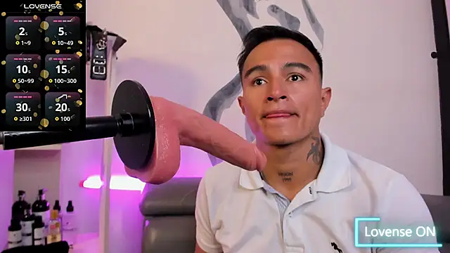 Snapshot of LiamDeep chatting on November 17, 8:03 pm LiamDeep online show from November 17, 8:03 pm