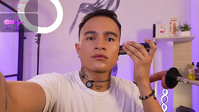 Snapshot of LiamDeep chatting on December 3, 8:29 pm LiamDeep online show from December 3, 8:29 pm