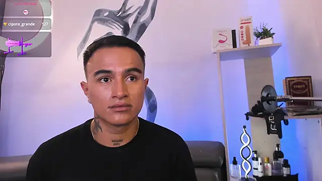 Snapshot of LiamDeep chatting on December 5, 1:14 am LiamDeep online show from December 5, 1:14 am