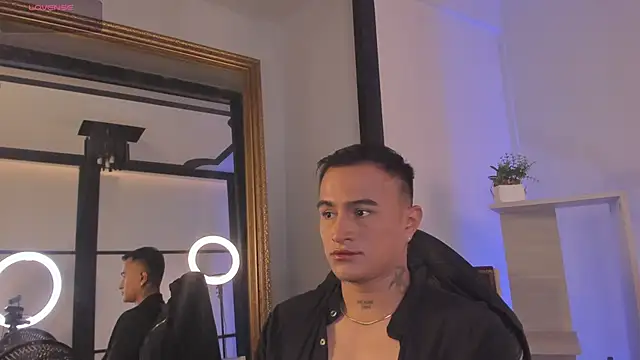 Snapshot of LiamDeep chatting on December 5, 8:16 pm LiamDeep online show from December 5, 8:16 pm