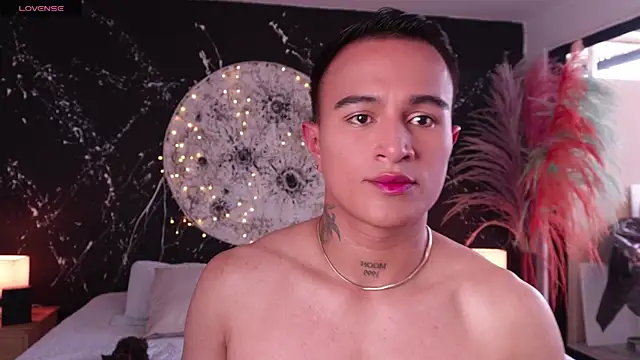 Snapshot of LiamDeep chatting on December 14, 8:57 pm LiamDeep online show from December 14, 8:57 pm