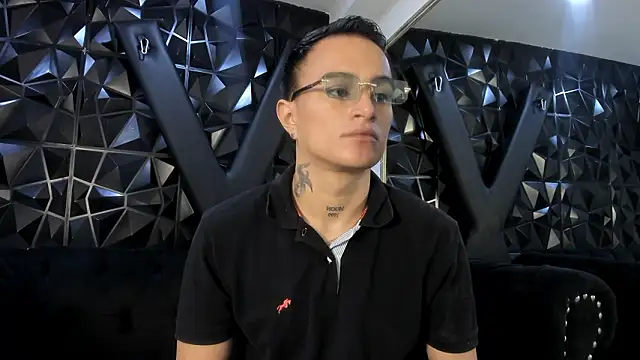 LiamDeep online show from March 19, 8:24 pm