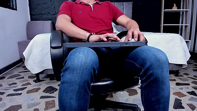 Snapshot of LiamDeep chatting on June 19, 7:39 pm LiamDeep online show from June 19, 7:39 pm