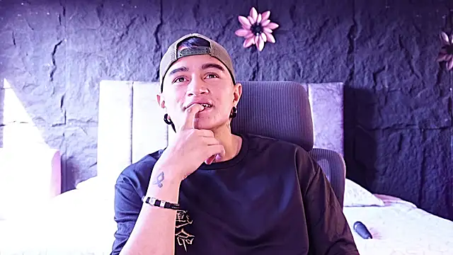 Snapshot of LiamDeep chatting on July 13, 8:44 pm LiamDeep online show from July 13, 8:44 pm