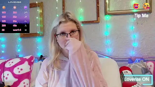 Snapshot of samanthamalichite chatting on January 16, 3:05 pm samanthamalichite online show from January 16, 3:05 pm