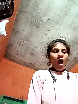 Snapshot of Jyoti_thakurr chatting on September 15, 8:31 pm Jyoti thakurr online show from September 15, 8:31 pm