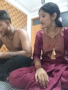 Snapshot of romantic_couple1 chatting on October 15, 12:33 am romantic couple1 online show from October 15, 12:33 am