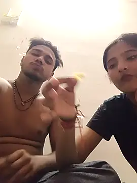 Snapshot of romantic_couple1 chatting on October 19, 3:18 am romantic couple1 online show from October 19, 3:18 am