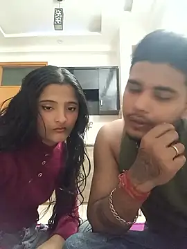 Snapshot of romantic_couple1 chatting on November 30, 12:14 am romantic couple1 online show from November 30, 12:14 am