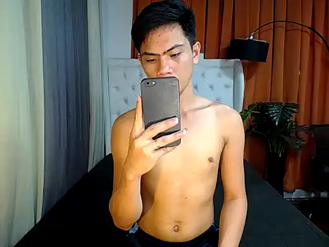 Snapshot of alex_cummer chatting on February 6, 8:18 am alex cummer online show from February 6, 8:18 am