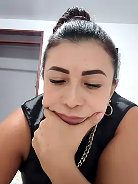 Snapshot of mia_mancinii chatting on July 18, 3:33 am mia mancinii online show from July 18, 3:33 am