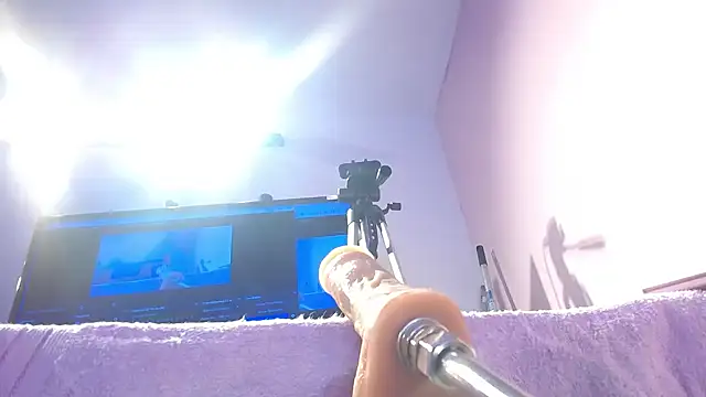 Snapshot of Missy_Aprill chatting on December 17, 12:44 pm Missy Aprill online show from December 17, 12:44 pm