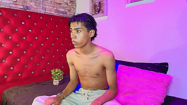 Snapshot of camilo_nom chatting on September 19, 4:14 am camilo nom online show from September 19, 4:14 am