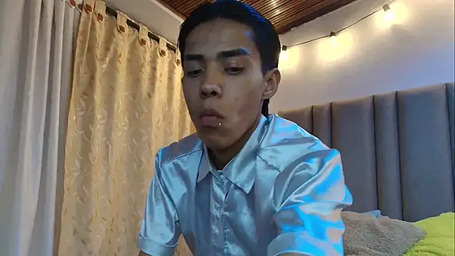 Snapshot of camilo_nom chatting on October 4, 4:10 am camilo nom online show from October 4, 4:10 am