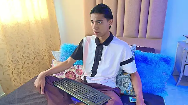 Snapshot of camilo_nom chatting on October 12, 12:59 pm camilo nom online show from October 12, 12:59 pm