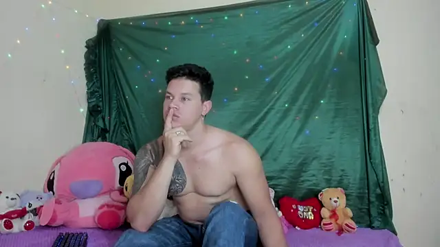 Snapshot of EclipseandFlame chatting on December 4, 1:53 pm EclipseandFlame online show from December 4, 1:53 pm