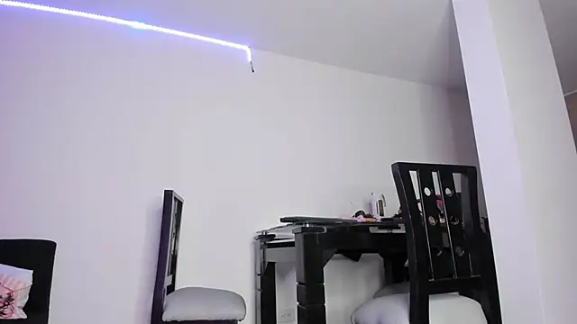 Snapshot of Cloekatz_ chatting on December 23, 1:03 am Cloekatz online show from December 23, 1:03 am