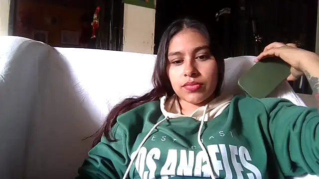 Snapshot of zairabreze chatting on November 4, 3:11 pm zairabreze online show from November 4, 3:11 pm