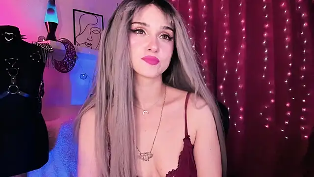 Snapshot of MistressJolie chatting on June 13, 10:29 pm MistressJolie online show from June 13, 10:29 pm