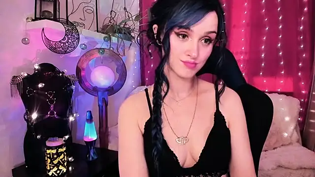 Snapshot of MistressJolie chatting on July 7, 8:07 am MistressJolie online show from July 7, 8:07 am