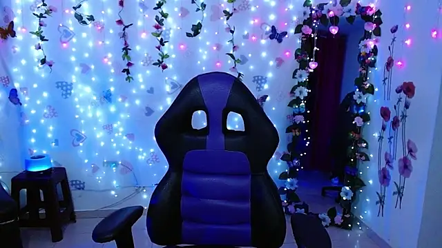 Snapshot of carol_20 chatting on November 6, 2:45 am carol 20 online show from November 6, 2:45 am