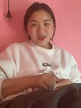 Snapshot of Lonnina chatting on October 2, 7:48 am Lonnina online show from October 2, 7:48 am