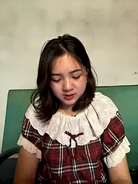 Snapshot of Lonnina chatting on November 2, 5:54 am Lonnina online show from November 2, 5:54 am