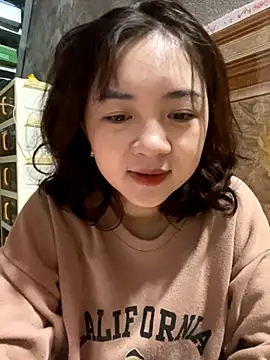 Snapshot of Lonnina chatting on November 12, 1:28 am Lonnina online show from November 12, 1:28 am