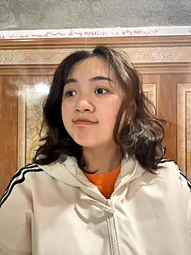 Snapshot of Lonnina chatting on November 18, 4:17 am Lonnina online show from November 18, 4:17 am