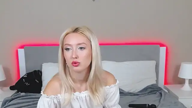 Snapshot of MarianeSun chatting on September 9, 4:12 am MarianeSun online show from September 9, 4:12 am