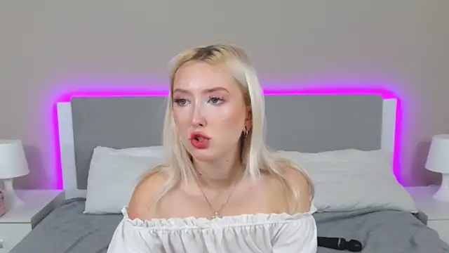 Snapshot of MarianeSun chatting on September 16, 4:02 am MarianeSun online show from September 16, 4:02 am