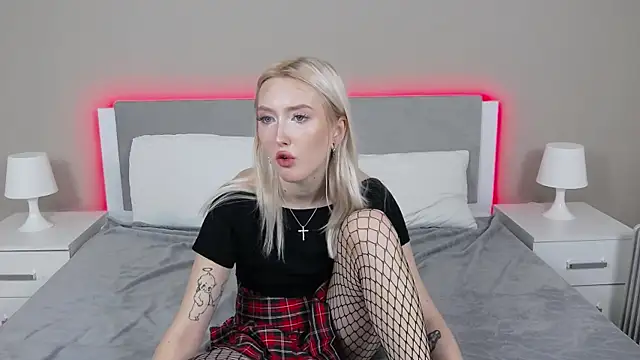 Snapshot of MarianeSun chatting on September 22, 4:03 am MarianeSun online show from September 22, 4:03 am