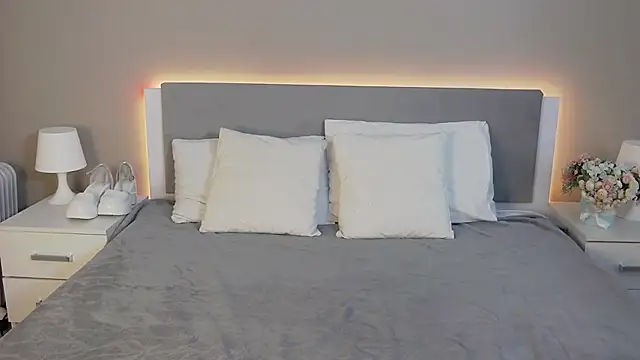 Snapshot of MarianeSun chatting on October 8, 3:59 am MarianeSun online show from October 8, 3:59 am